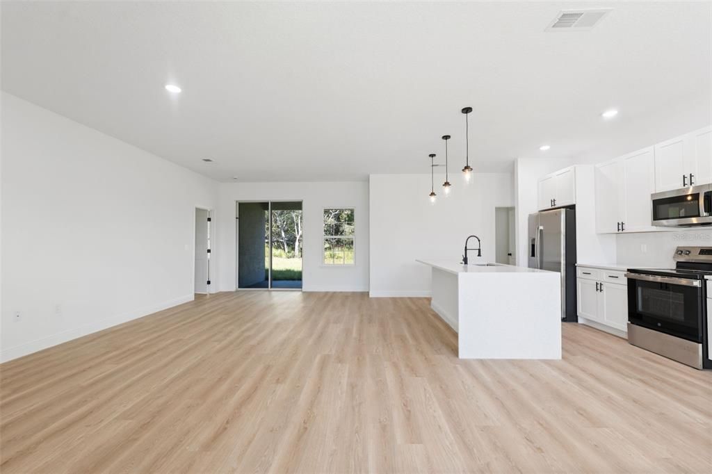 待售: $329,000 (4 贝兹, 2 浴室, 1751 平方英尺)