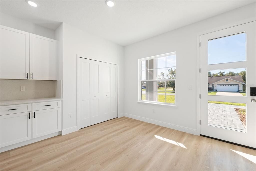 待售: $329,000 (4 贝兹, 2 浴室, 1751 平方英尺)