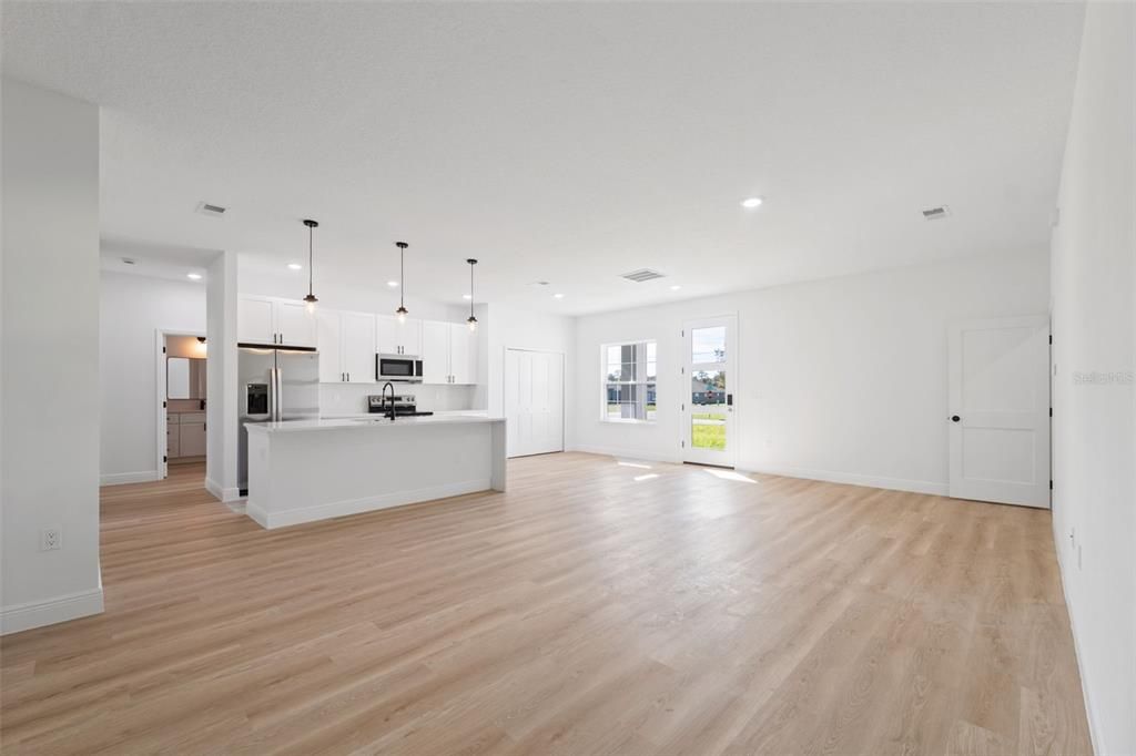 待售: $329,000 (4 贝兹, 2 浴室, 1751 平方英尺)