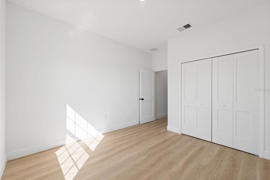 待售: $329,000 (4 贝兹, 2 浴室, 1751 平方英尺)