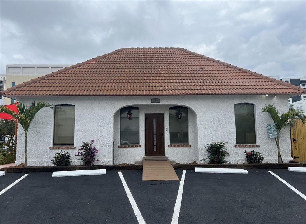 For Sale: $2,500,000 (4 beds, 2 baths, 2346 Square Feet)