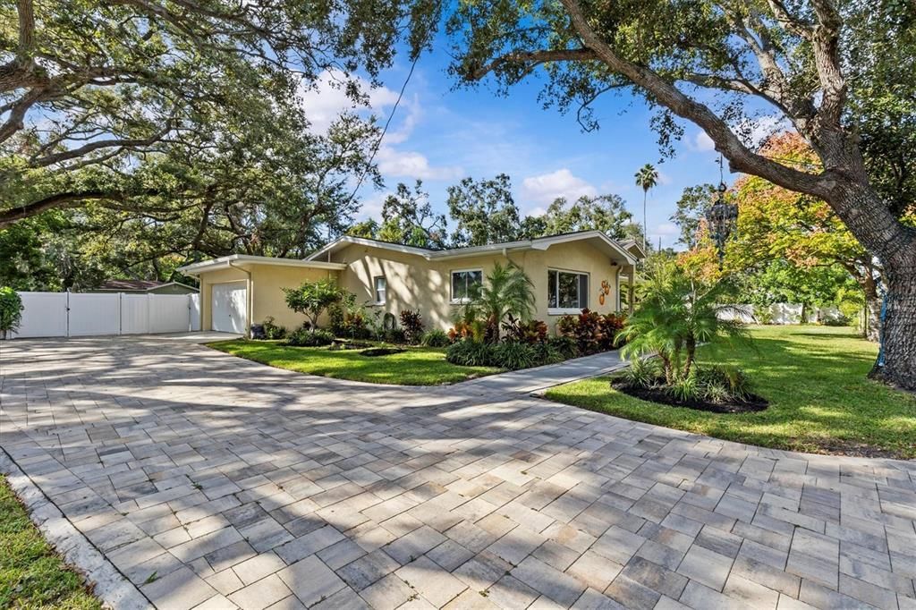 Active With Contract: $1,250,000 (4 beds, 2 baths, 2850 Square Feet)