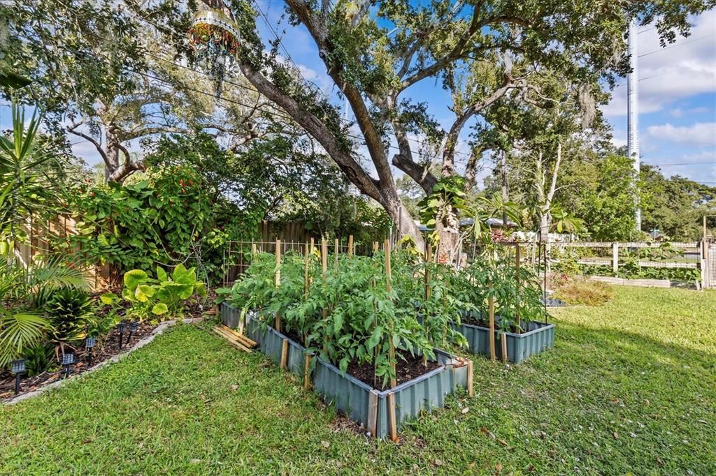 Active With Contract: $1,250,000 (4 beds, 2 baths, 2850 Square Feet)