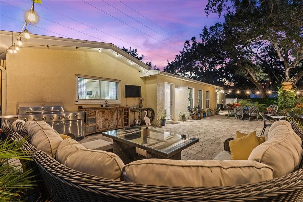 Active With Contract: $1,250,000 (4 beds, 2 baths, 2850 Square Feet)