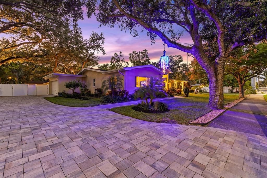 Active With Contract: $1,250,000 (4 beds, 2 baths, 2850 Square Feet)