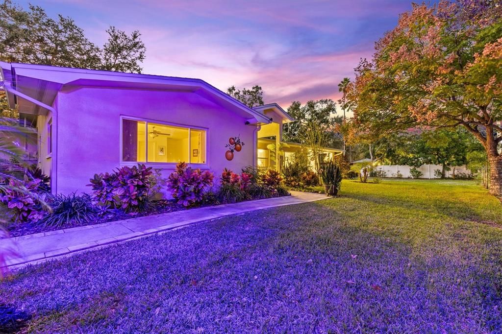 Active With Contract: $1,250,000 (4 beds, 2 baths, 2850 Square Feet)