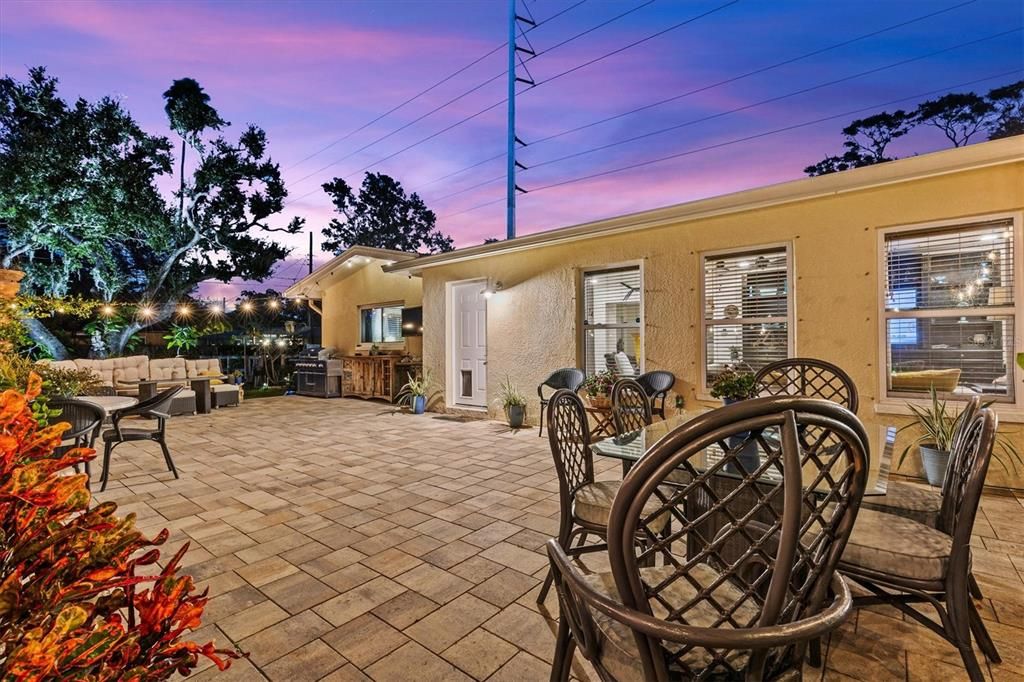 Active With Contract: $1,250,000 (4 beds, 2 baths, 2850 Square Feet)