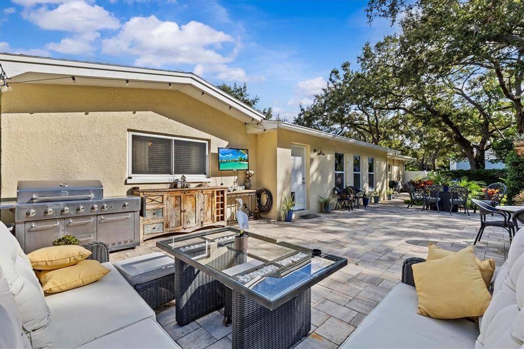 Active With Contract: $1,250,000 (4 beds, 2 baths, 2850 Square Feet)