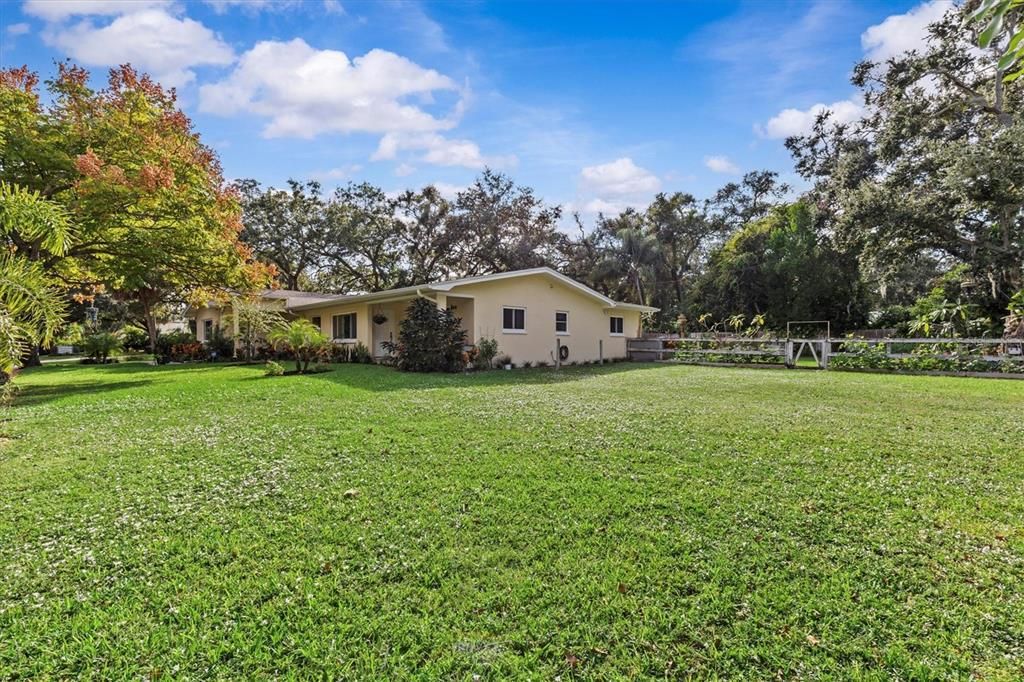 Active With Contract: $1,250,000 (4 beds, 2 baths, 2850 Square Feet)