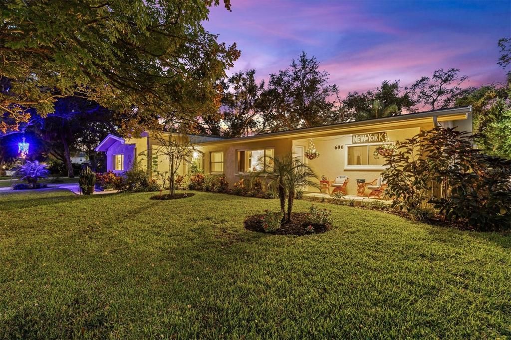 Active With Contract: $1,250,000 (4 beds, 2 baths, 2850 Square Feet)