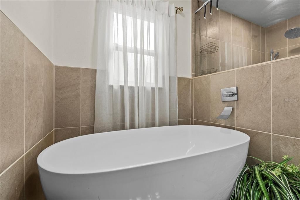 Active With Contract: $1,250,000 (4 beds, 2 baths, 2850 Square Feet)