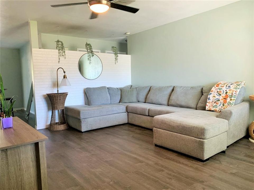 待售: $399,000 (2 贝兹, 2 浴室, 1290 平方英尺)