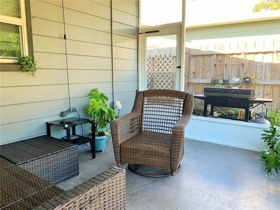 待售: $399,000 (2 贝兹, 2 浴室, 1290 平方英尺)