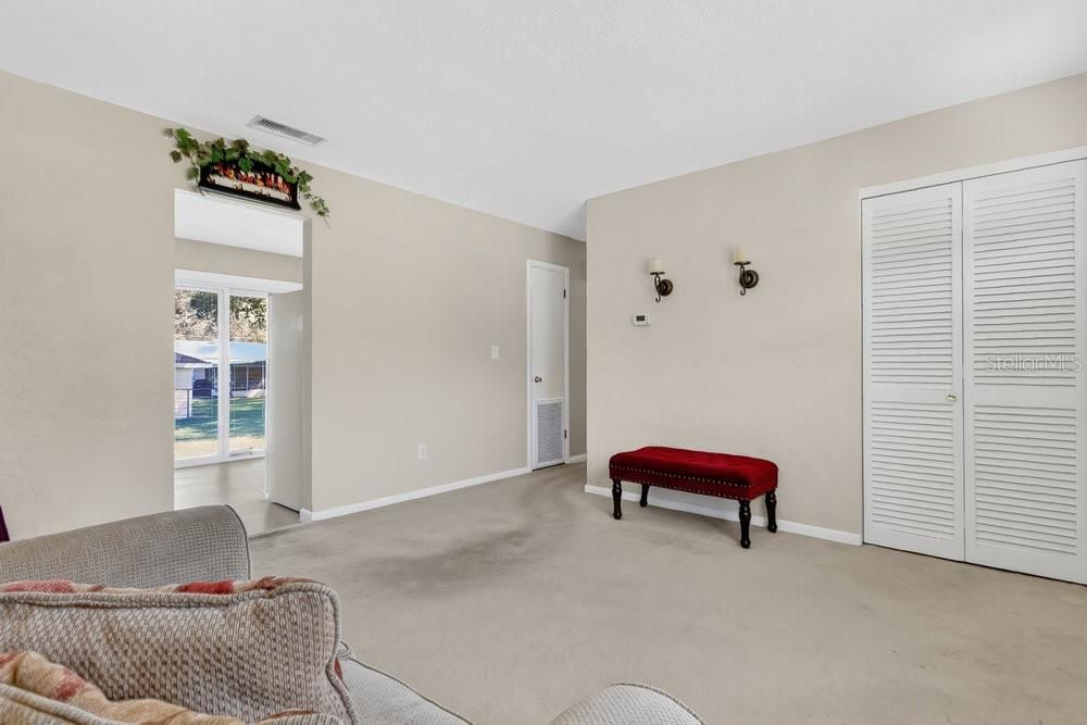 En Venta: $290,000 (4 camas, 2 baños, 1354 Pies cuadrados)