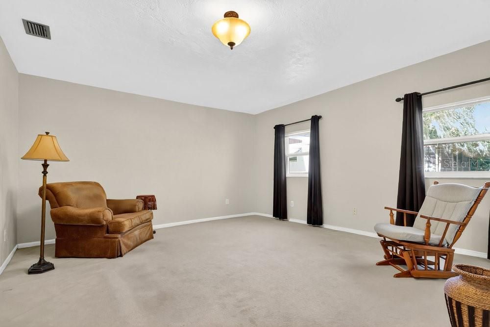 En Venta: $290,000 (4 camas, 2 baños, 1354 Pies cuadrados)