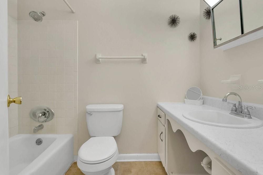 En Venta: $290,000 (4 camas, 2 baños, 1354 Pies cuadrados)