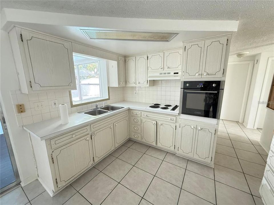 En Renta: $2,350 (3 camas, 2 baños, 1577 Pies cuadrados)