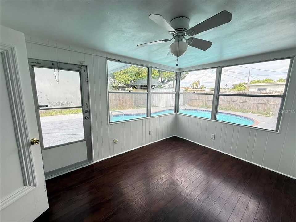 En Renta: $2,350 (3 camas, 2 baños, 1577 Pies cuadrados)