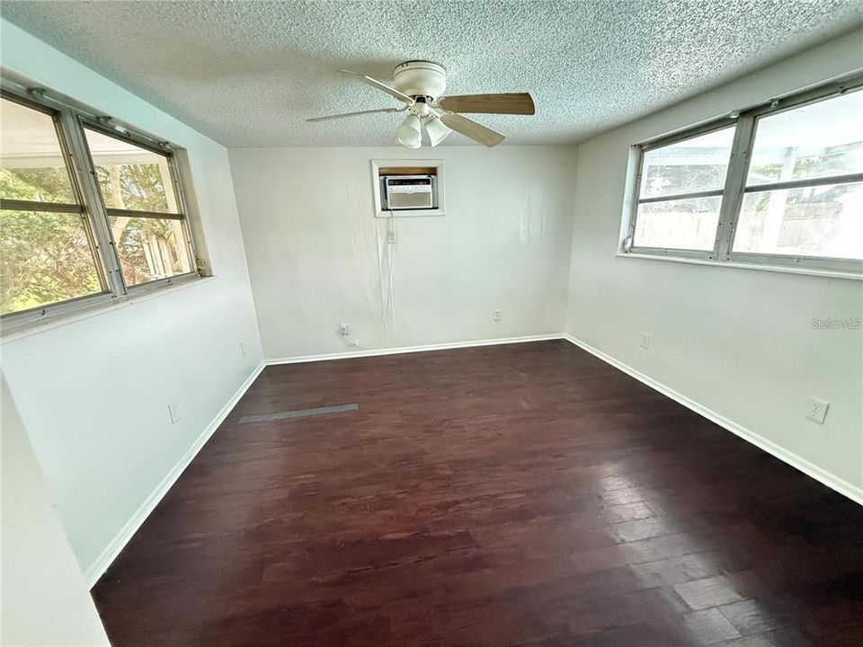 En Renta: $2,350 (3 camas, 2 baños, 1577 Pies cuadrados)