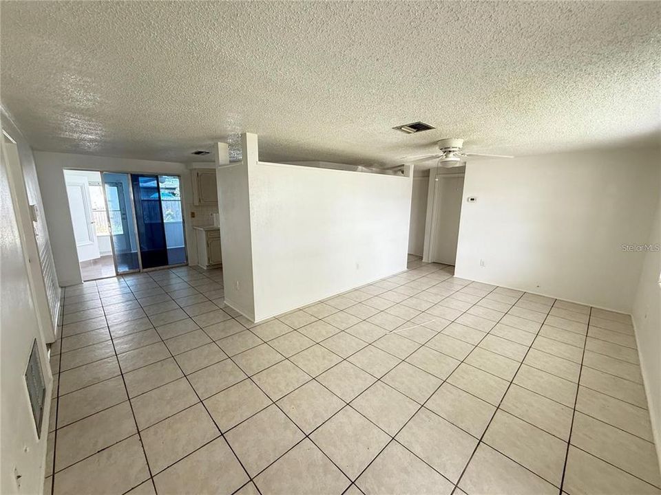 En Renta: $2,350 (3 camas, 2 baños, 1577 Pies cuadrados)