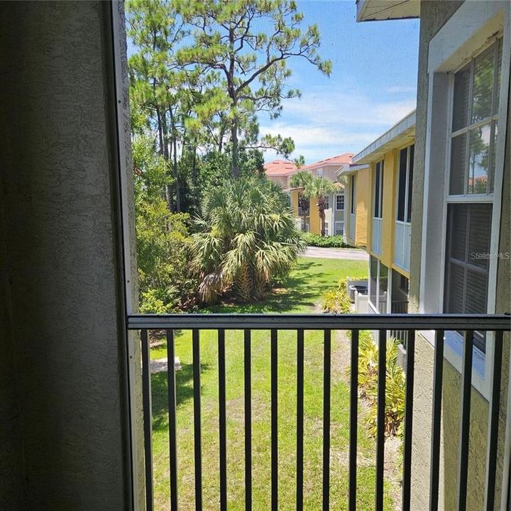 Active With Contract: $170,000 (1 beds, 1 baths, 1032 Square Feet)