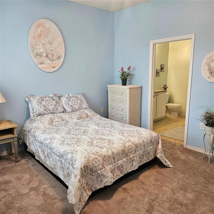 Active With Contract: $170,000 (1 beds, 1 baths, 1032 Square Feet)