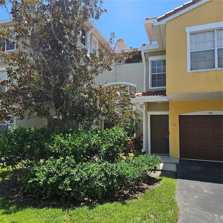 Active With Contract: $170,000 (1 beds, 1 baths, 1032 Square Feet)