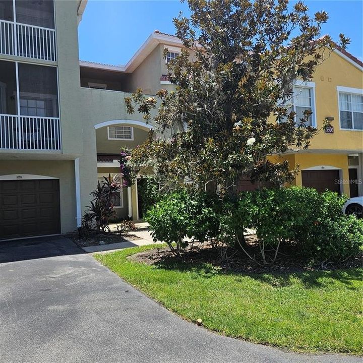 Active With Contract: $170,000 (1 beds, 1 baths, 1032 Square Feet)