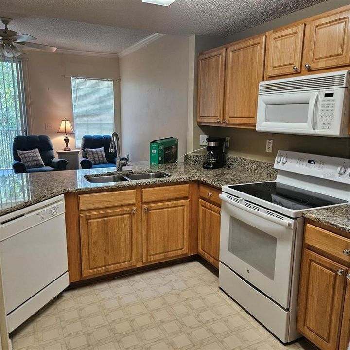 Active With Contract: $170,000 (1 beds, 1 baths, 1032 Square Feet)