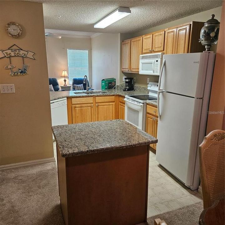 Active With Contract: $170,000 (1 beds, 1 baths, 1032 Square Feet)