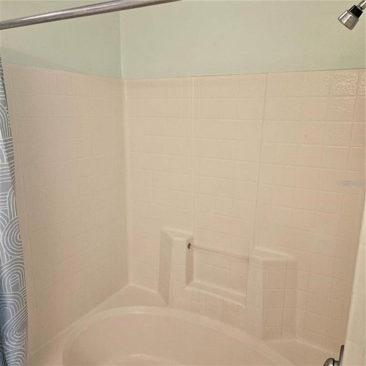 Active With Contract: $170,000 (1 beds, 1 baths, 1032 Square Feet)