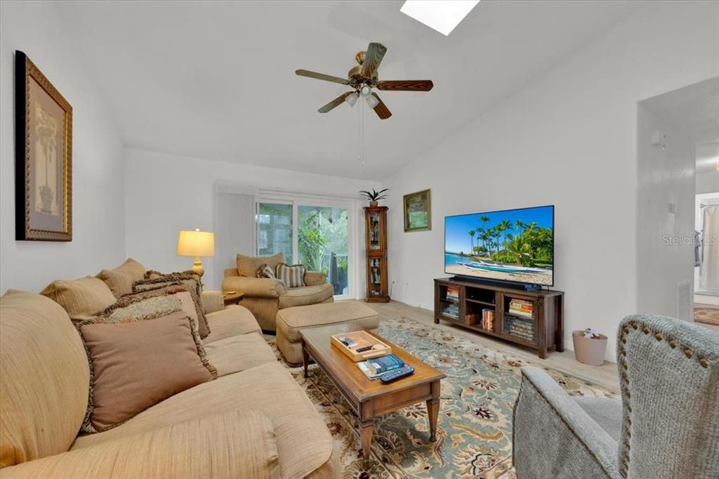 出租: $2,500 (3 贝兹, 2 浴室, 1442 平方英尺)