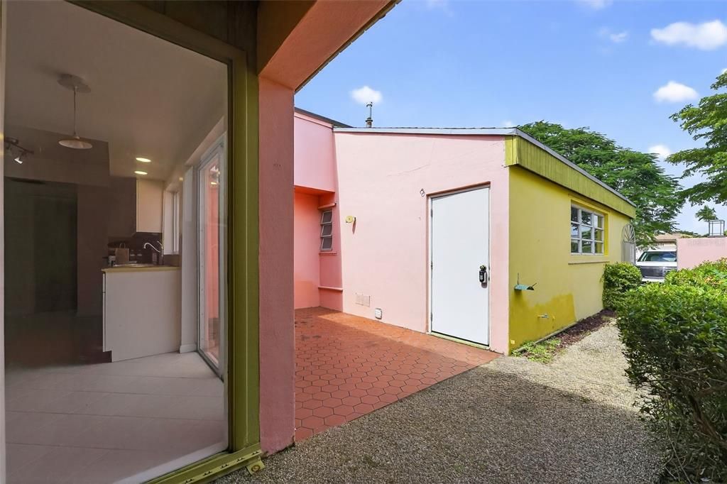 For Sale: $675,000 (4 beds, 2 baths, 2121 Square Feet)