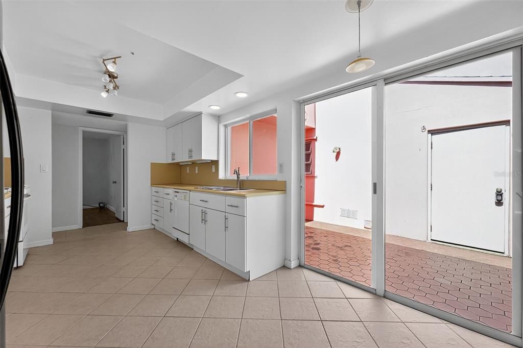 For Sale: $675,000 (4 beds, 2 baths, 2121 Square Feet)