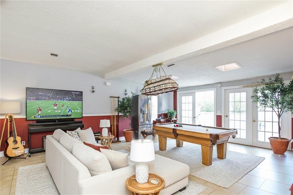 Activo con contrato: $349,000 (3 camas, 2 baños, 2339 Pies cuadrados)