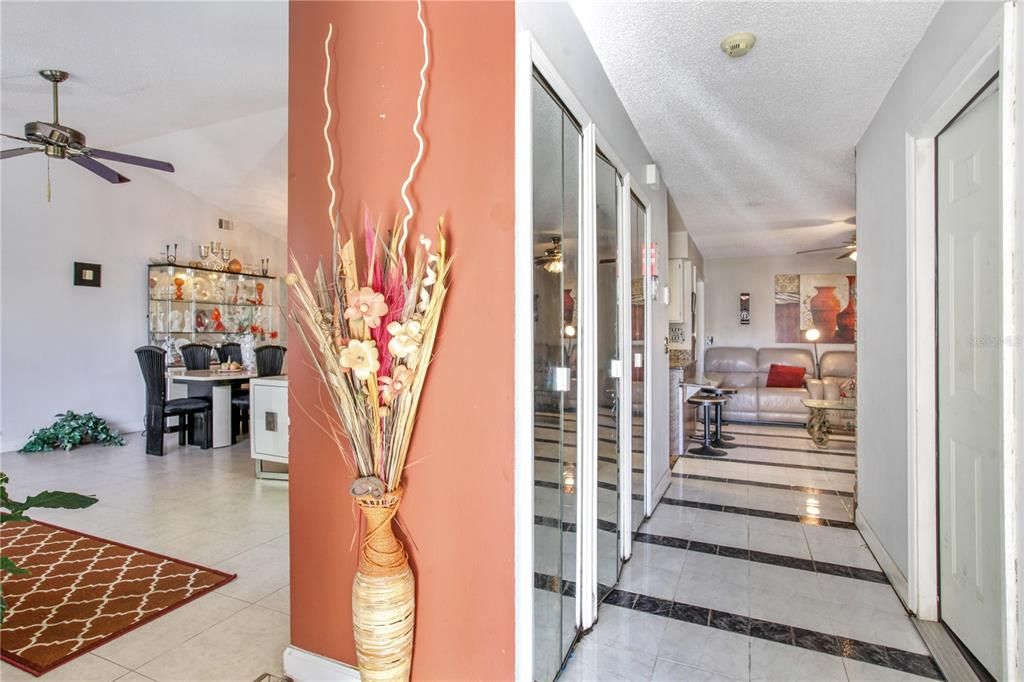 Activo con contrato: $349,000 (3 camas, 2 baños, 2339 Pies cuadrados)