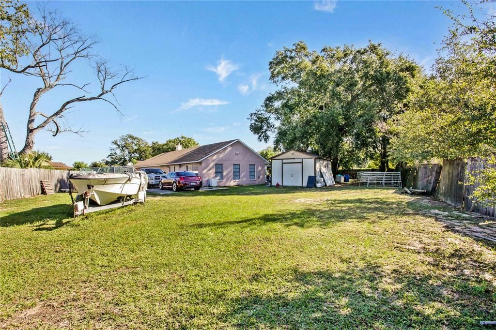 Activo con contrato: $349,000 (3 camas, 2 baños, 2339 Pies cuadrados)