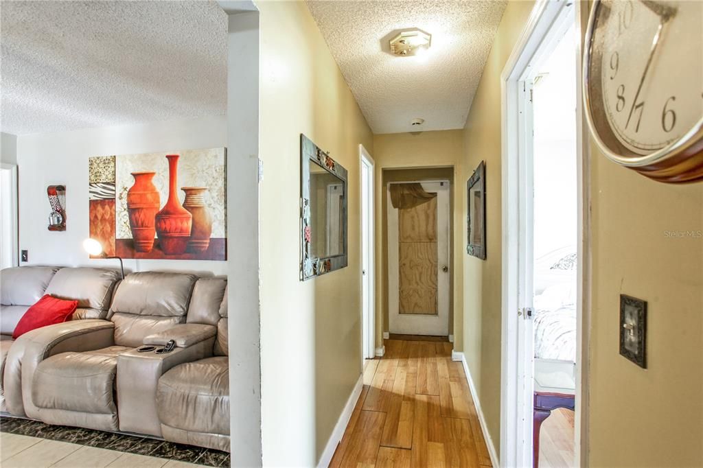 Activo con contrato: $349,000 (3 camas, 2 baños, 2339 Pies cuadrados)