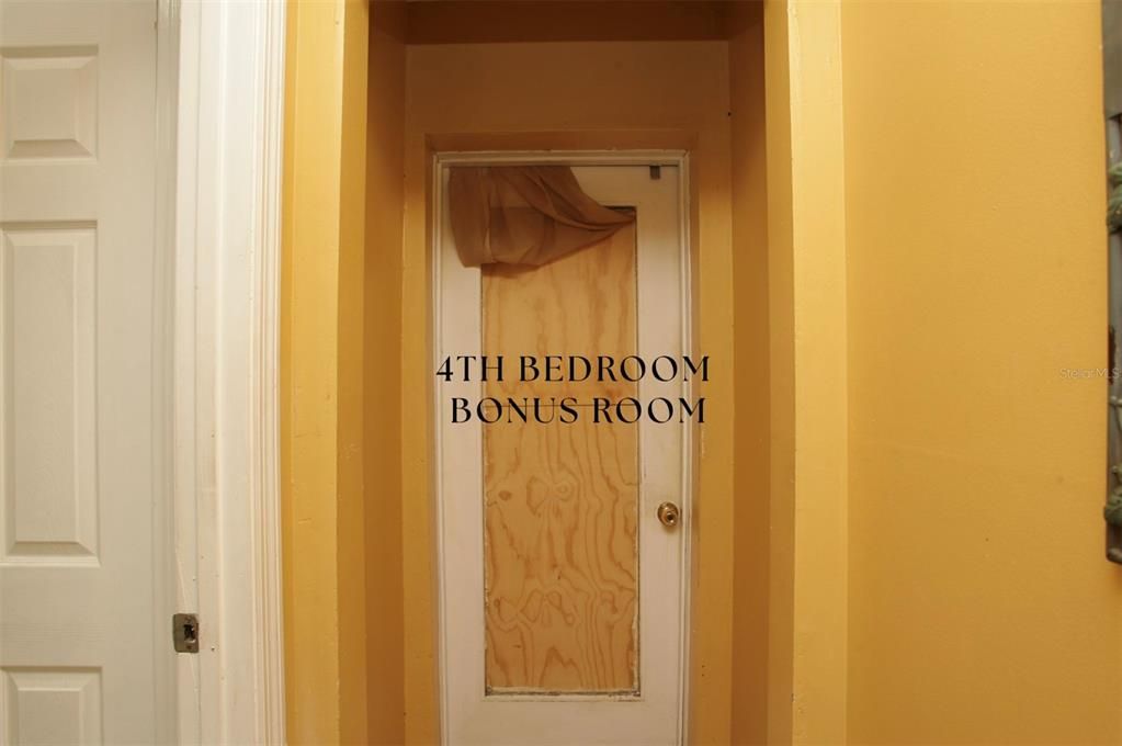 Activo con contrato: $349,000 (3 camas, 2 baños, 2339 Pies cuadrados)