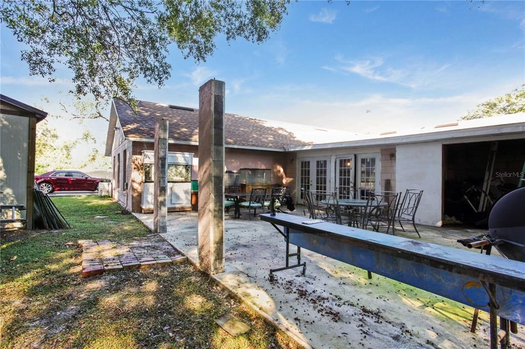 Activo con contrato: $349,000 (3 camas, 2 baños, 2339 Pies cuadrados)