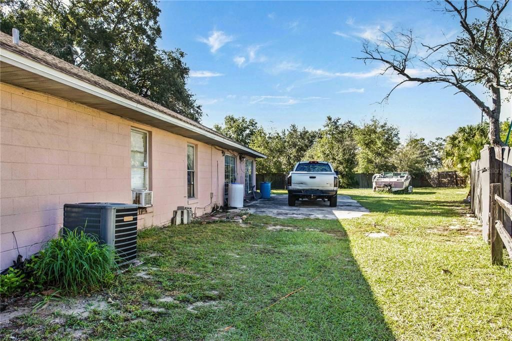 Activo con contrato: $349,000 (3 camas, 2 baños, 2339 Pies cuadrados)