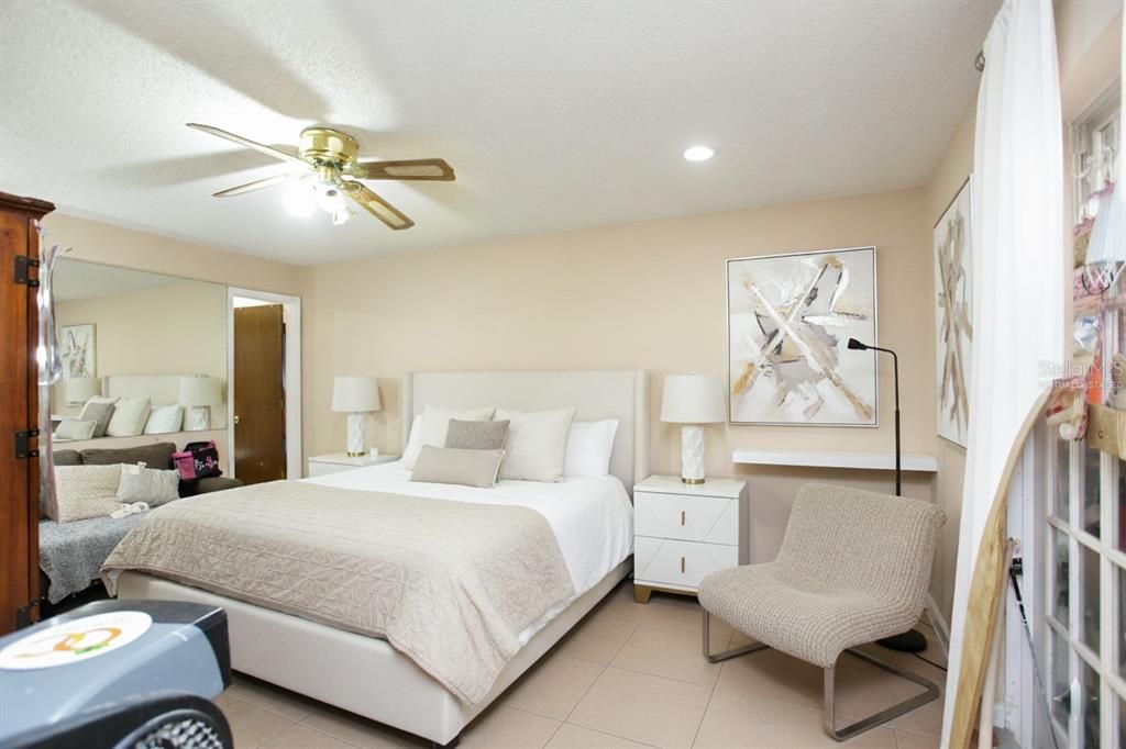 Activo con contrato: $349,000 (3 camas, 2 baños, 2339 Pies cuadrados)