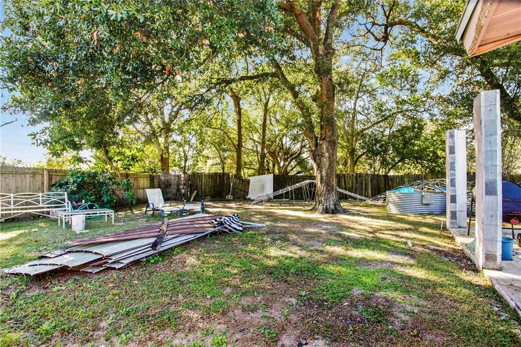 Activo con contrato: $349,000 (3 camas, 2 baños, 2339 Pies cuadrados)