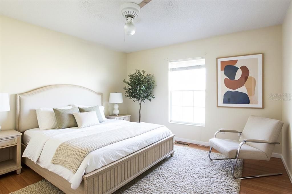 Activo con contrato: $349,000 (3 camas, 2 baños, 2339 Pies cuadrados)