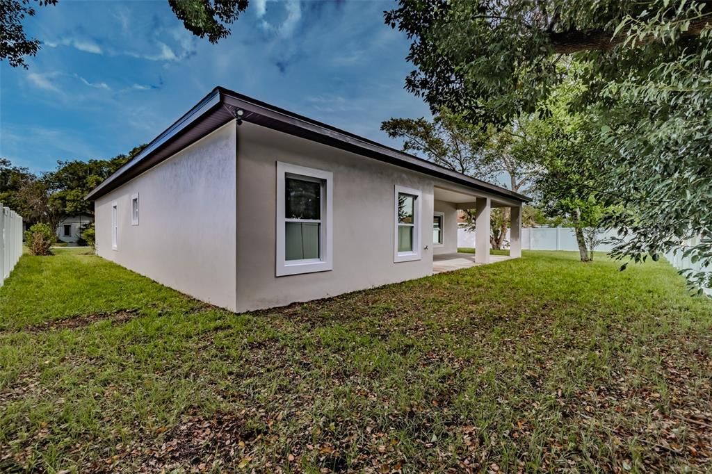 合同活跃: $413,000 (3 贝兹, 2 浴室, 1978 平方英尺)