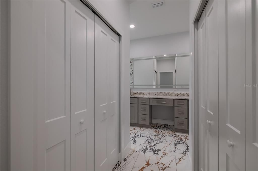 合同活跃: $413,000 (3 贝兹, 2 浴室, 1978 平方英尺)