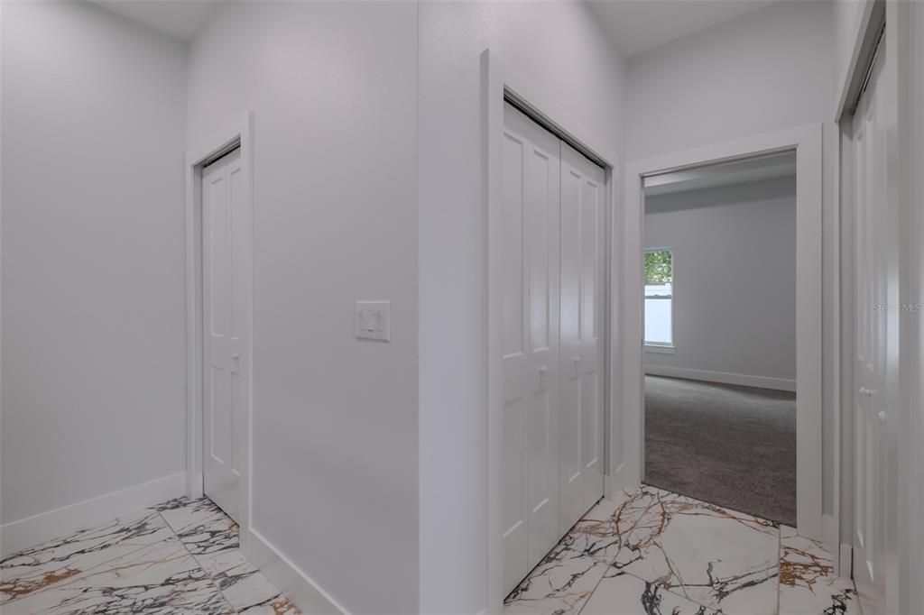 合同活跃: $413,000 (3 贝兹, 2 浴室, 1978 平方英尺)