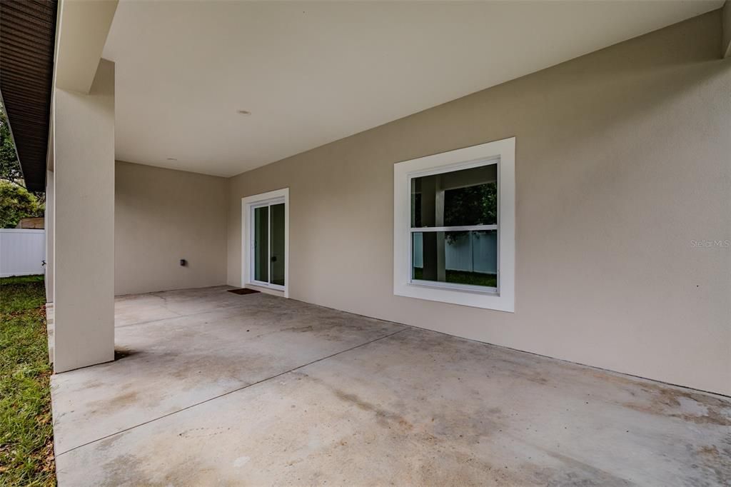 合同活跃: $413,000 (3 贝兹, 2 浴室, 1978 平方英尺)