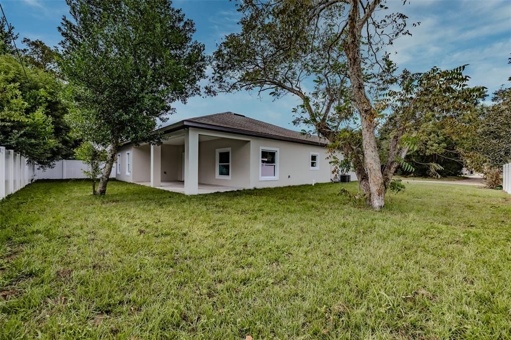 合同活跃: $413,000 (3 贝兹, 2 浴室, 1978 平方英尺)