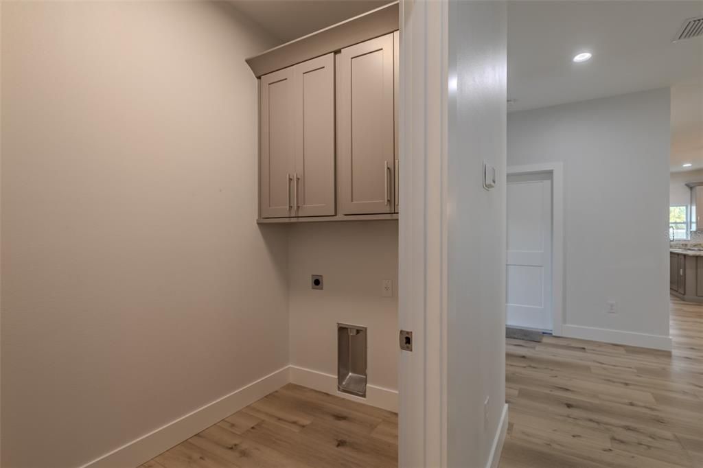 合同活跃: $413,000 (3 贝兹, 2 浴室, 1978 平方英尺)